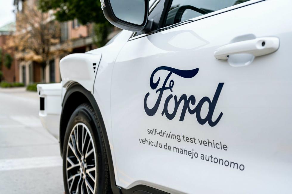 Το Ford Kuga εξελίσσει την αυτόνομη οδήγηση 